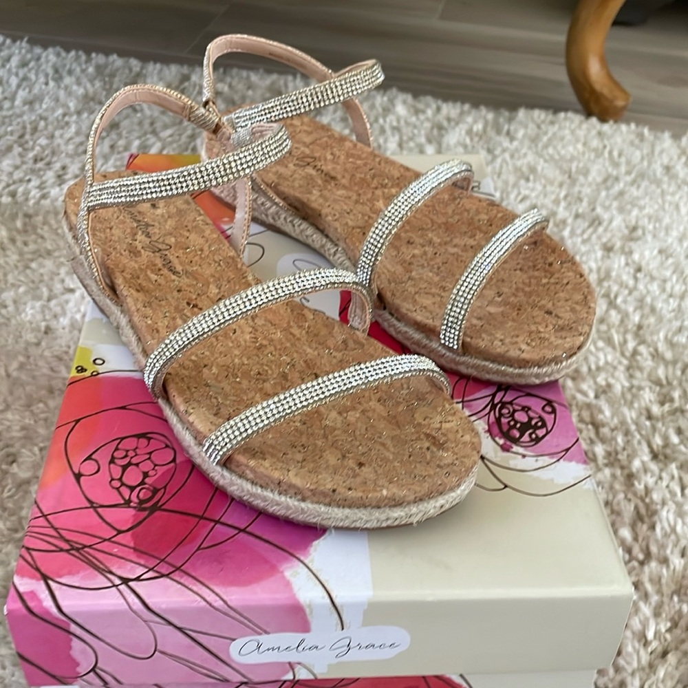 Amelia Grace Size 6 Gold Sandals